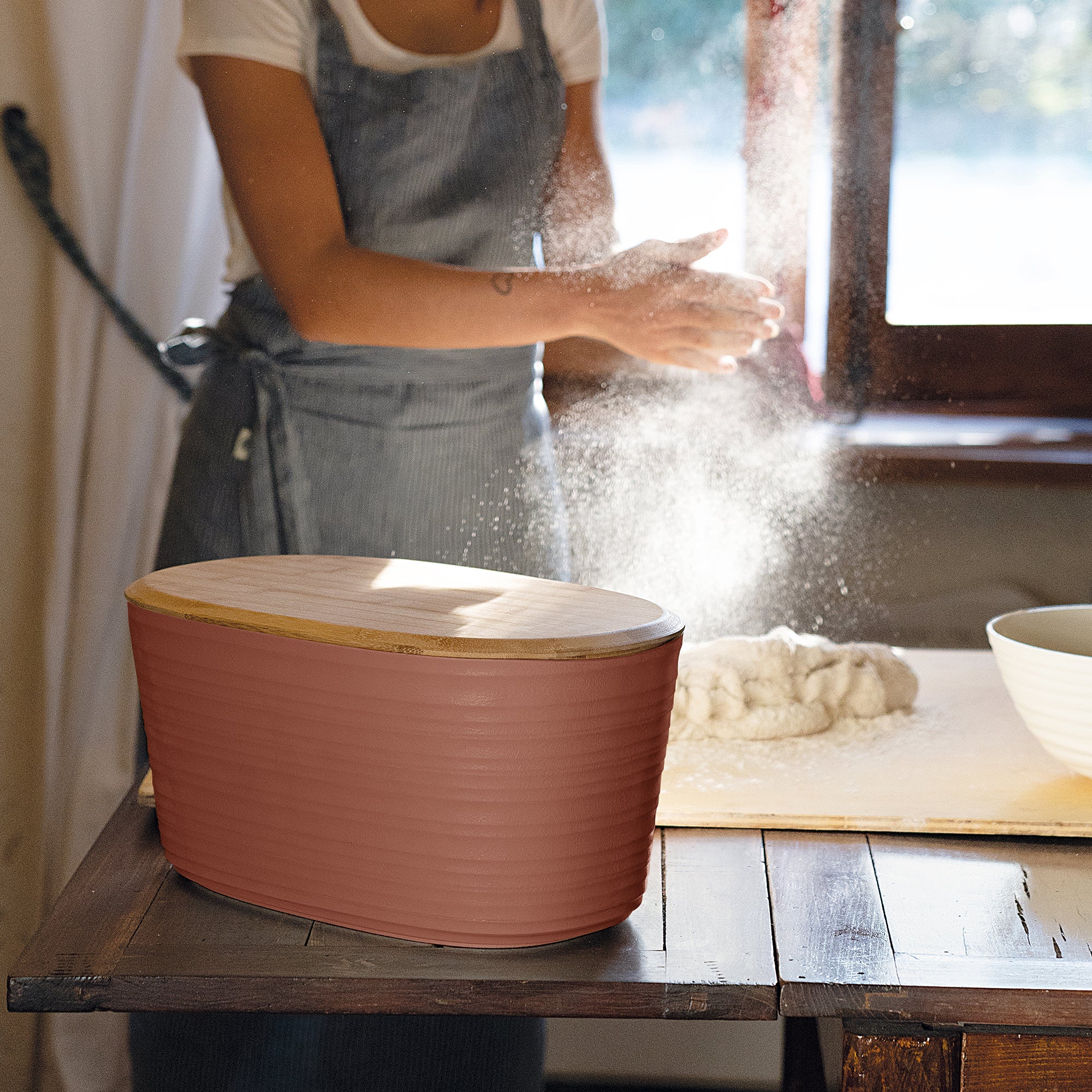 BREAD BIN WITH BAMBOO BREADBOARD TOP "TIERRA" - Image 11